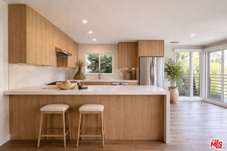 Building Photo - 1427 N Vista St