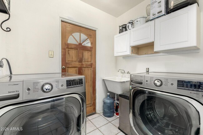 Building Photo - 1301 W MacKenzie Dr