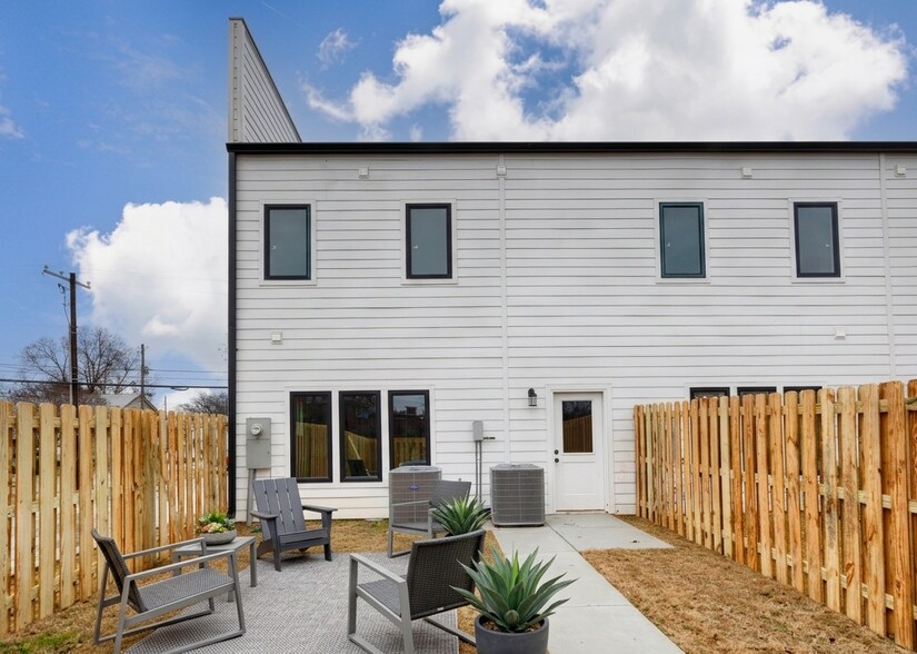 Building Photo - 2512 Freeman Rd SW