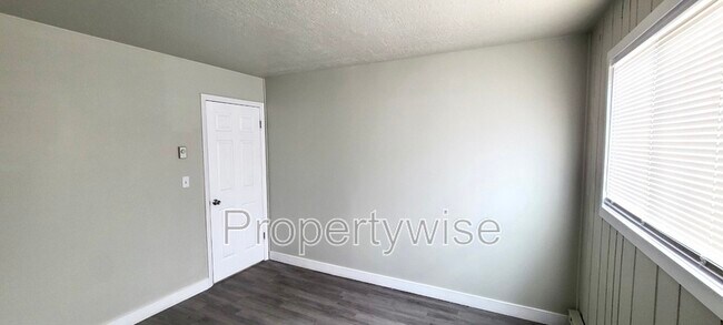 Building Photo - 45 W 1600 N