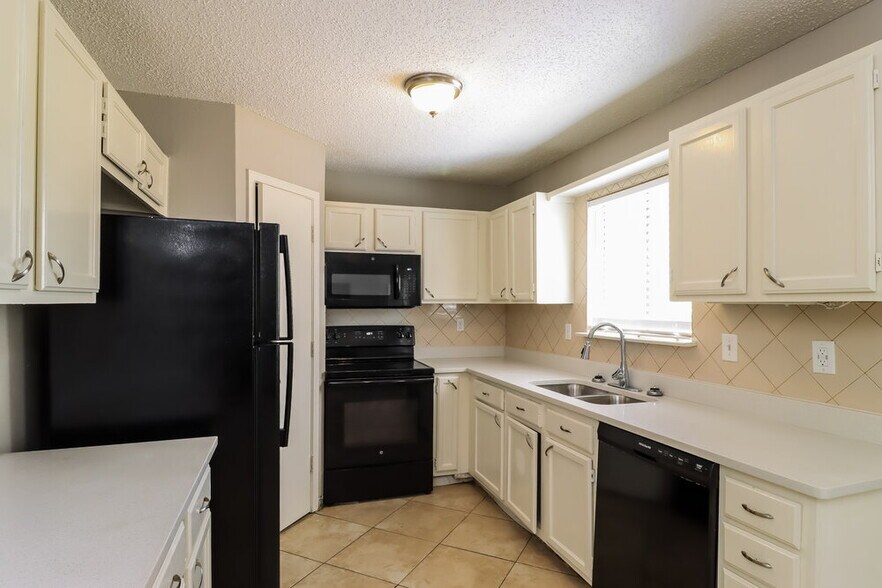 Building Photo - 4803 Glen Valley Dr