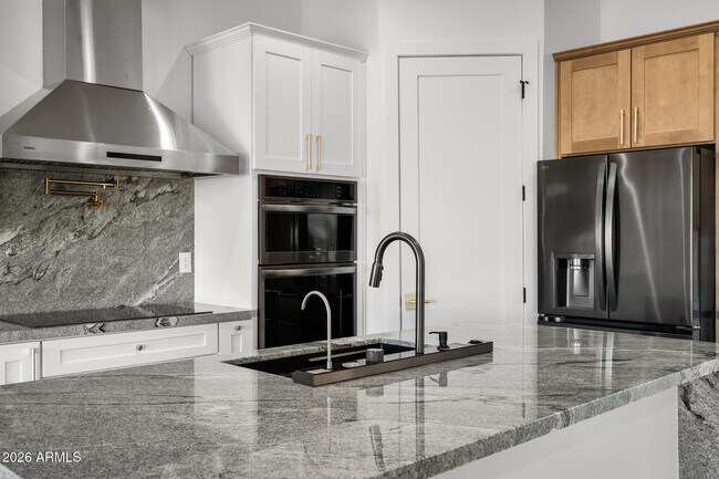 Building Photo - 22926 W La Mirada Dr