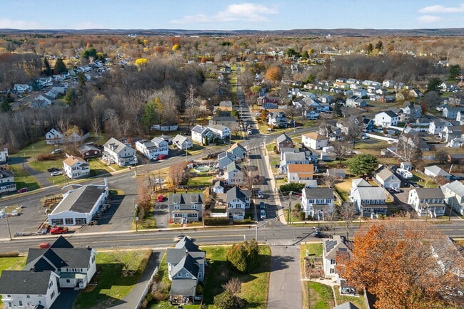 Building Photo - 12 N Main St