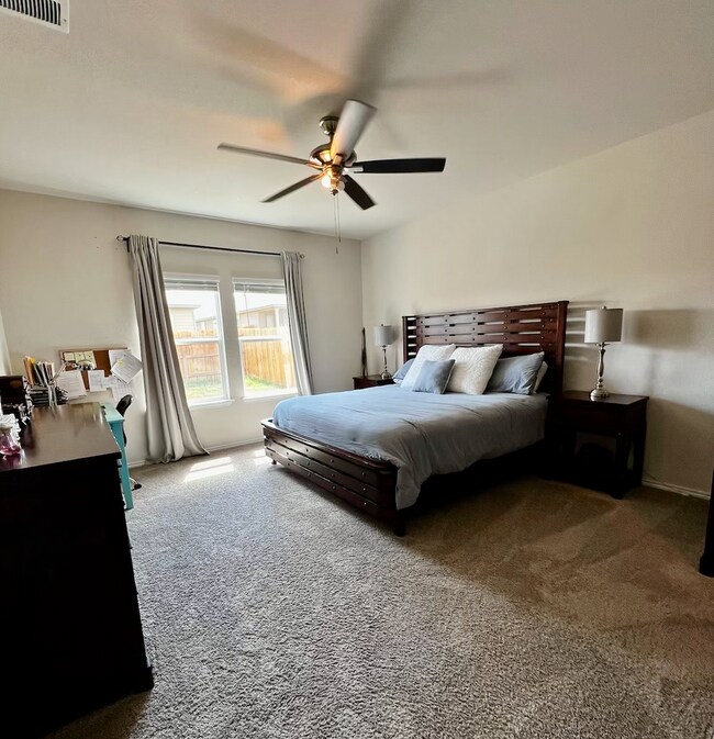 Building Photo - Gorgeous 4 Bedroom New Build in St. Hedwig!