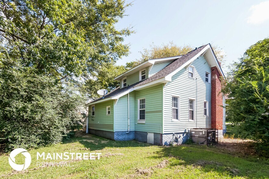 Building Photo - 2620 Midland Ave