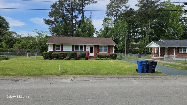 Building Photo - 108 Armstrong Dr