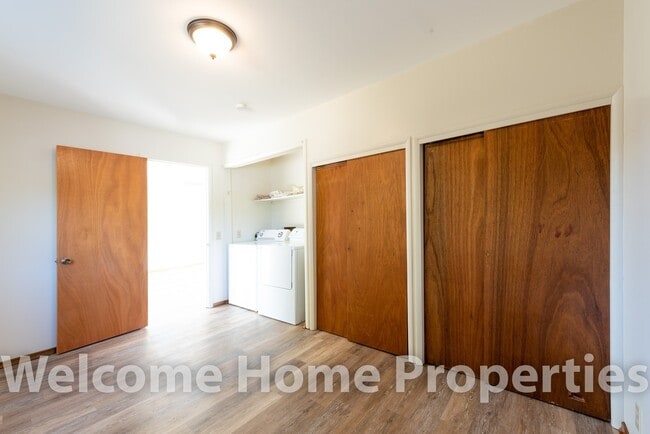 Building Photo - Cozy Clean and Quiet Home with Yard & Offi...