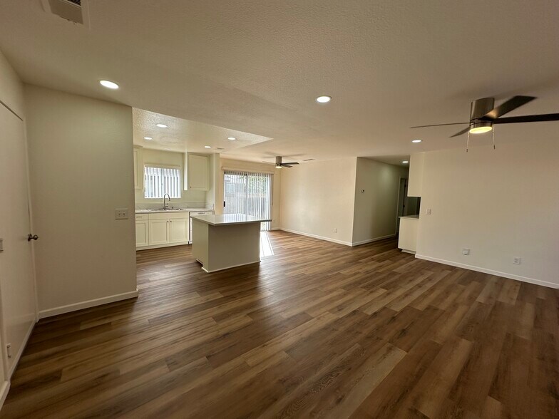 Building Photo - 1371 Marline Ave