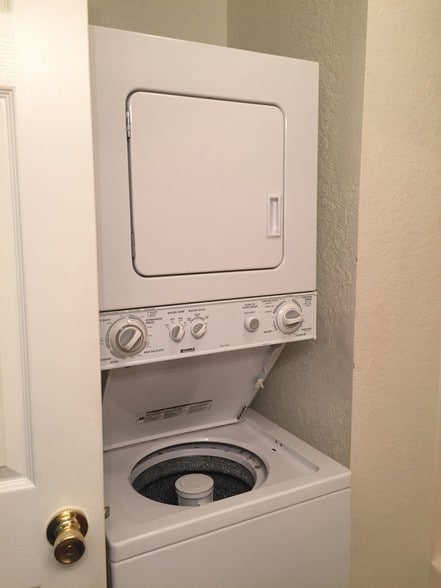 Washer & Dryer - 1932 E Lindsey St