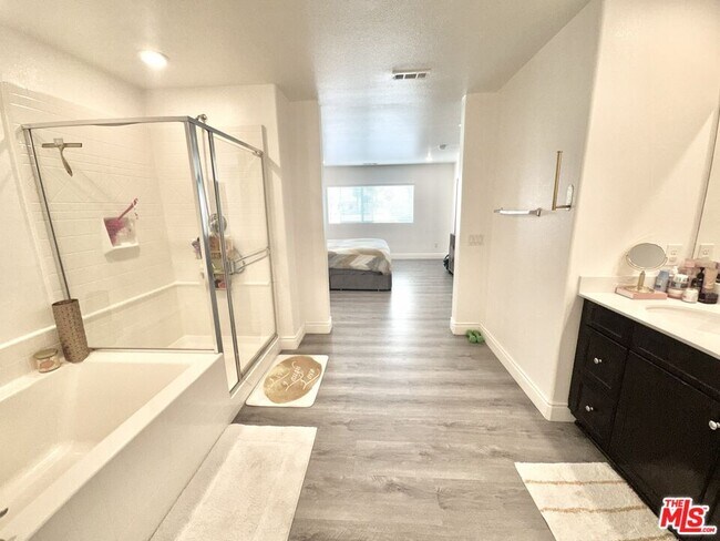 Building Photo - 14412 Kiwi Ln