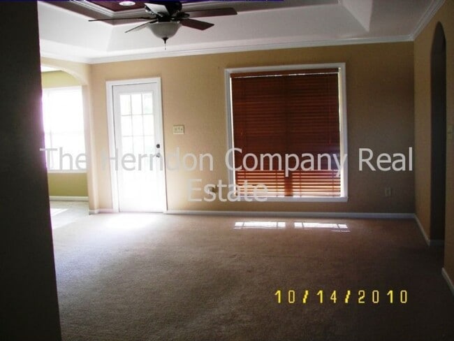 Building Photo - 3 Bedroom Home in the County