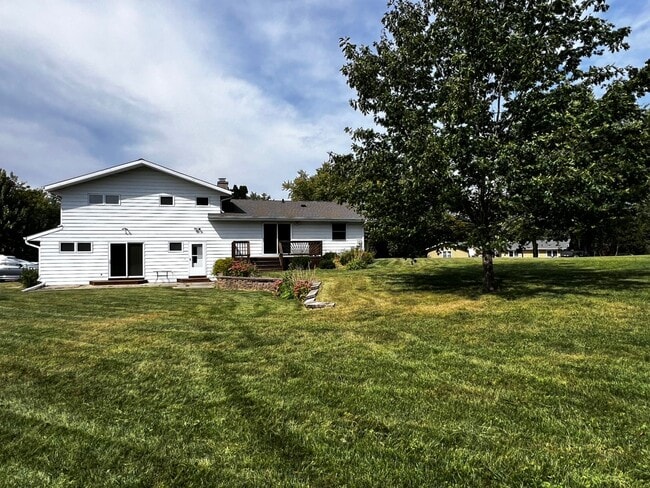 Building Photo - Spacious Home with Remodeled Open-Concept Kitchen, Water Utilities Included. VERONA Schools