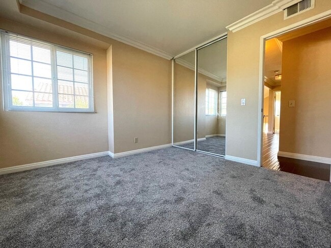 Building Photo - 15531 Oakhurst St