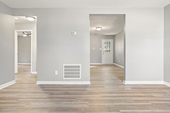 Building Photo - 2600 Mallard Ct
