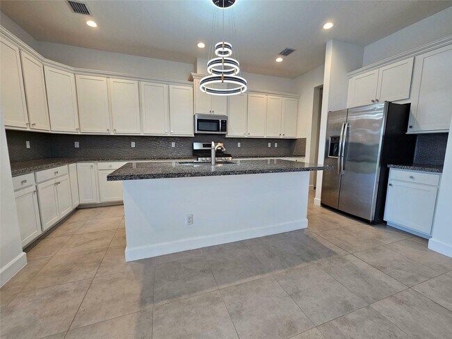 Building Photo - 4757 Saddle Ranch Rd