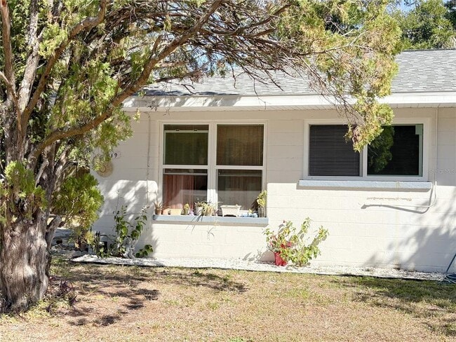 Building Photo - 219 21st St E