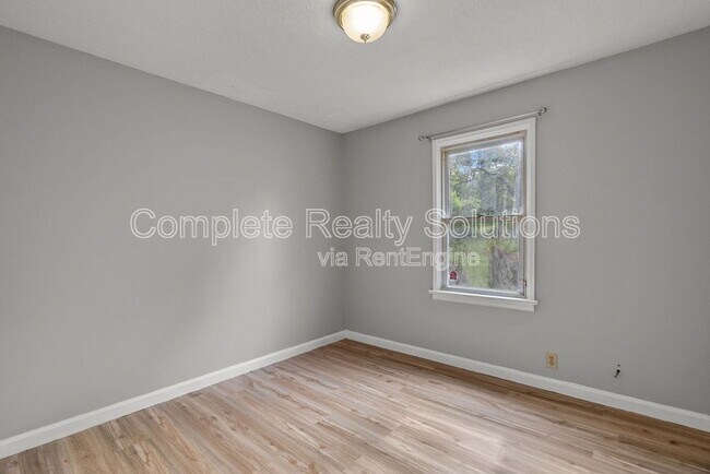 Building Photo - 7563 Haywood Dr