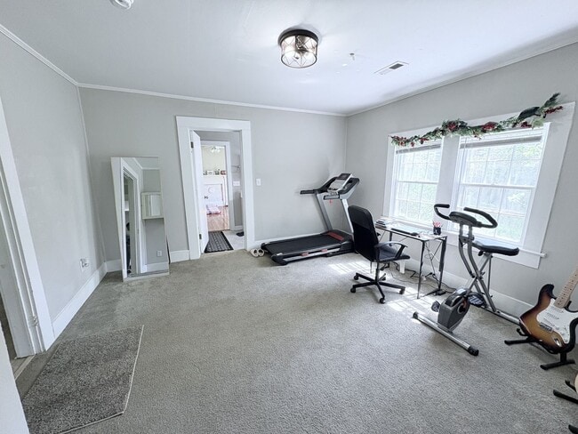 Building Photo - 102 Old Central Rd