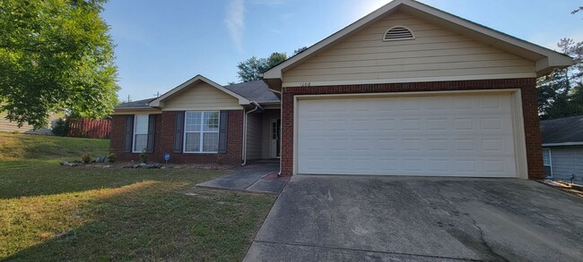 Building Photo - 4 Bedroom/ 2 Bath Home close to Fort Benning