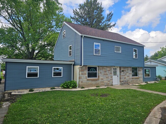 Building Photo - 1000 Timpe Rd