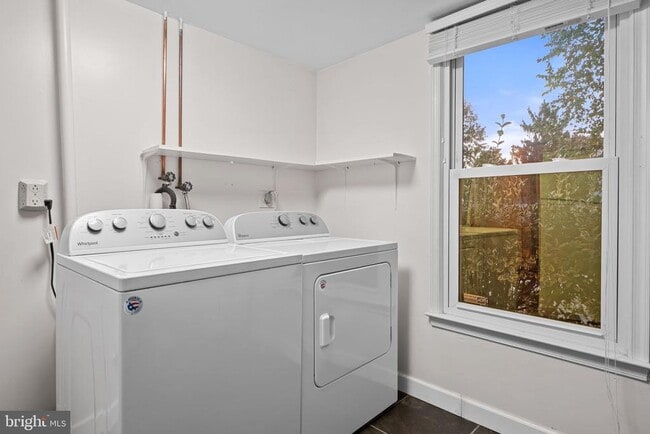 Building Photo - 14551 Lock Dr