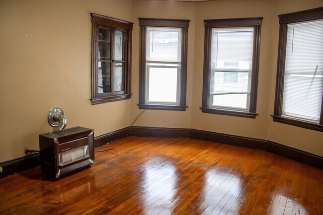 Building Photo - 91 Perry Ave