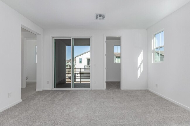 Building Photo - 2436 W Maximo Wy