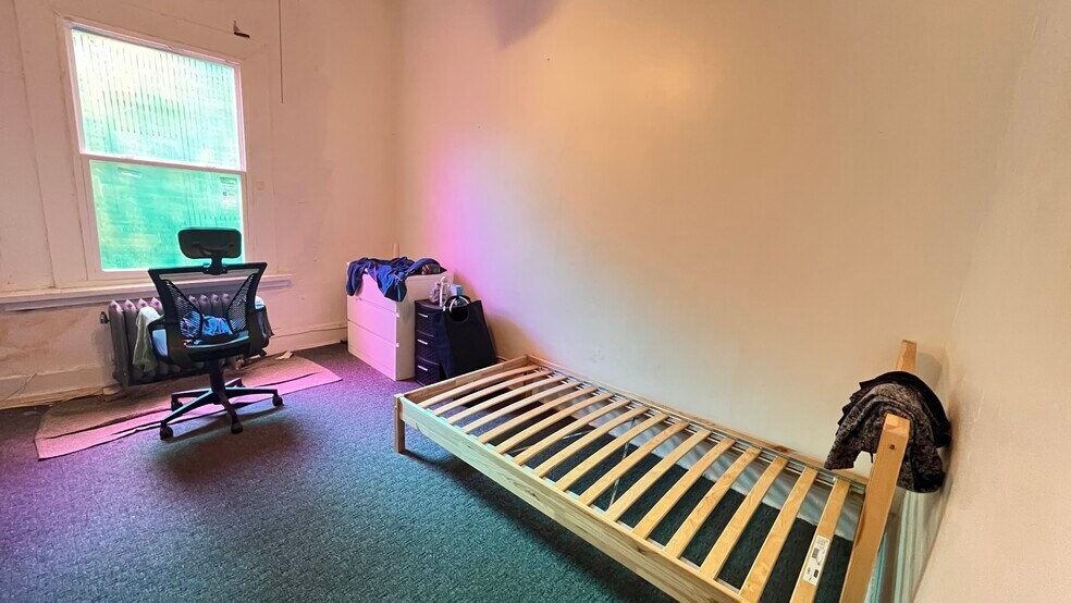 Building Photo - 5807 Hobart St