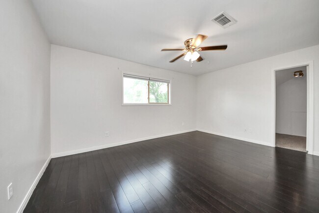 Building Photo - 3410 Crow Valley Dr