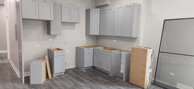 Building Photo - 1023 E 45th St