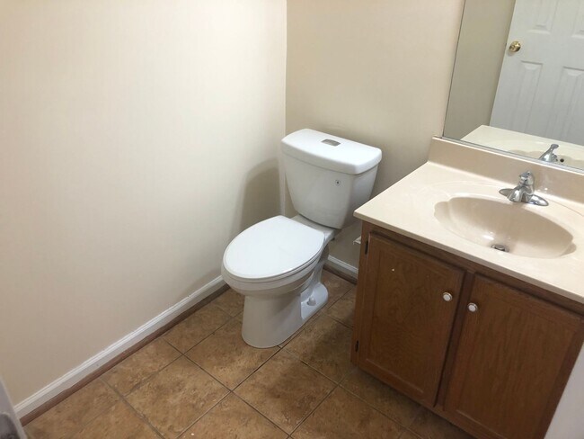 Building Photo - 2416 Creekmore Ct