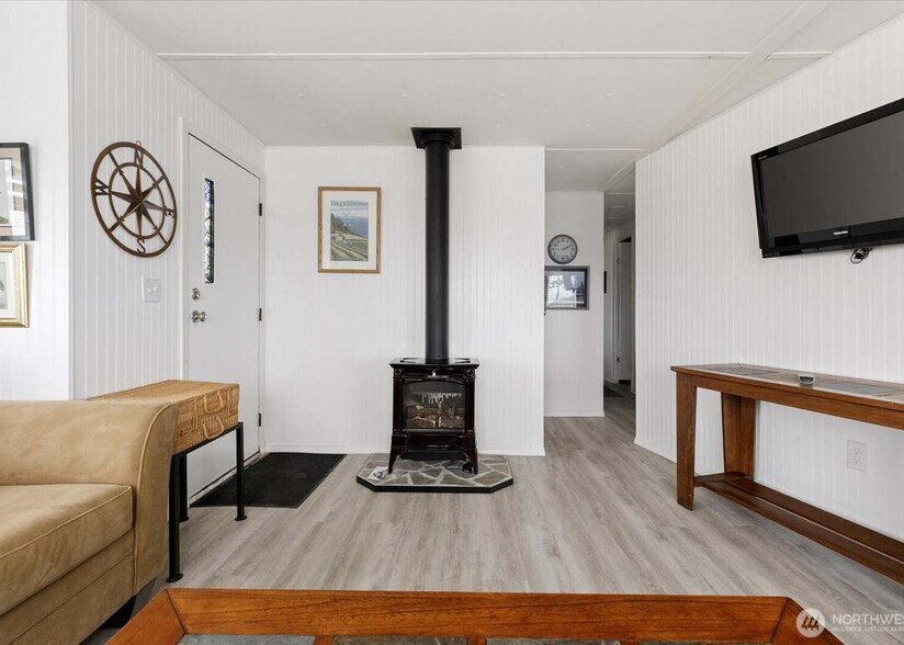 Propane fireplace for backup heat (propane not included in rent) - 2552 La Verde St