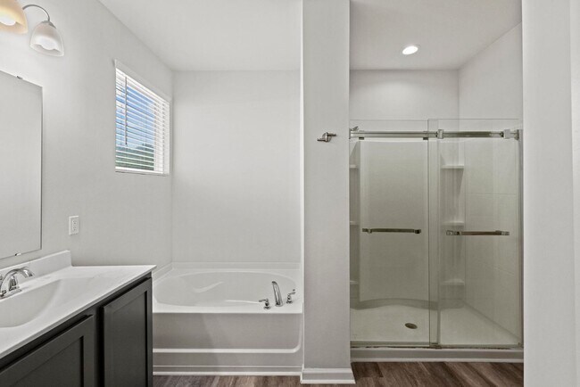 Building Photo - Holly Ridge Ranch Home available now!
