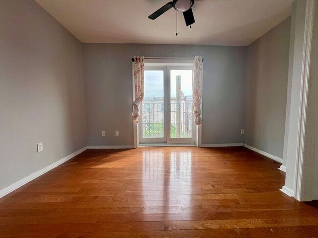 Building Photo - Stunning 4-Bedroom Townhome in the Heart of Fishtown! Available NOW!