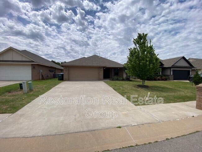 Building Photo - 2432 Fallview Dr