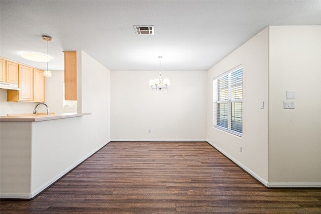 Building Photo - 2224 Shady Tree Ln