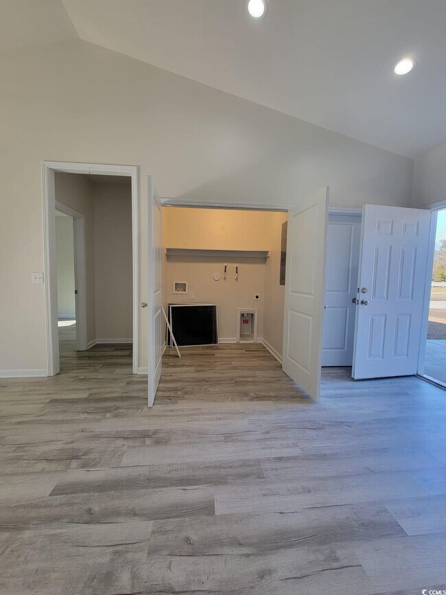 Building Photo - 4967 Lyons Ln