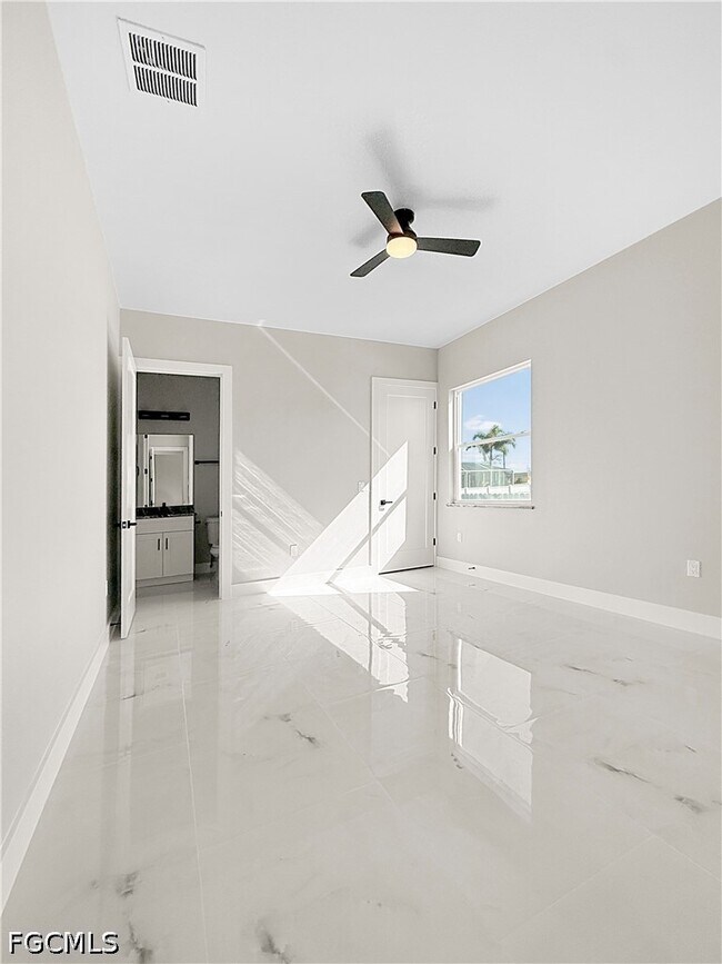 Building Photo - 303 NW 26th Ave