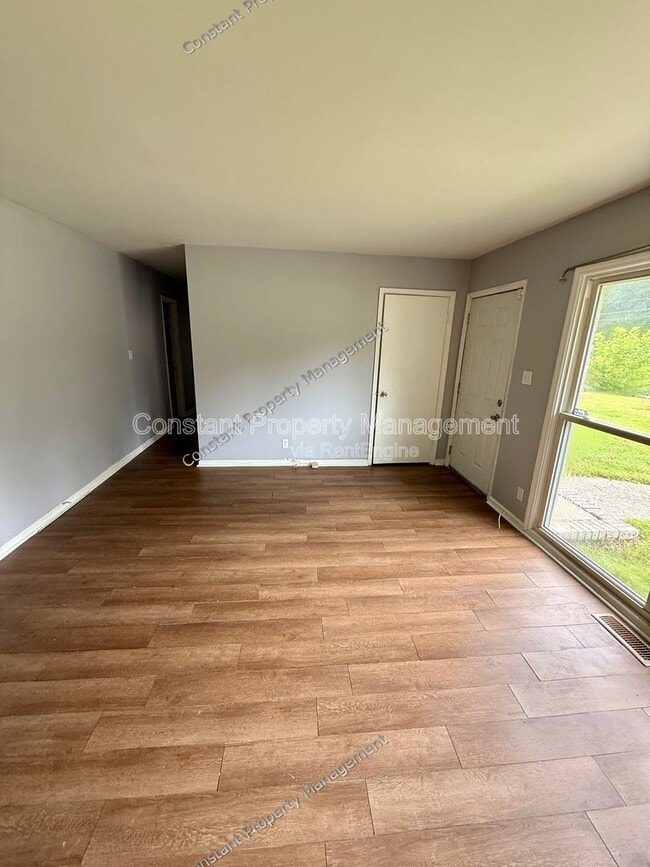 Building Photo - 3343 Ohara Dr S