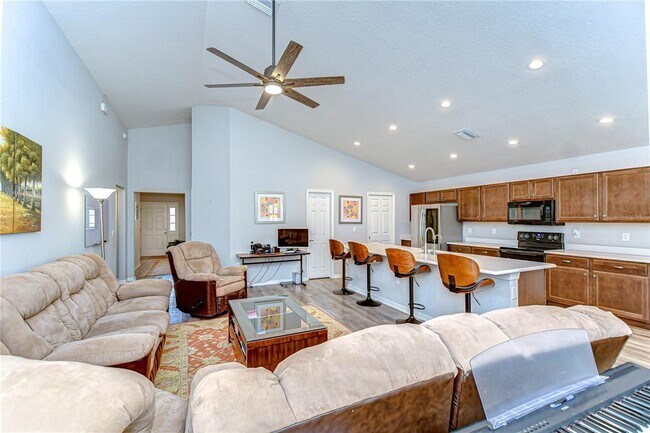 Building Photo - 6731 Castle Green Pl