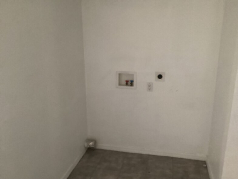 Building Photo - 3957 SW 89th Ave