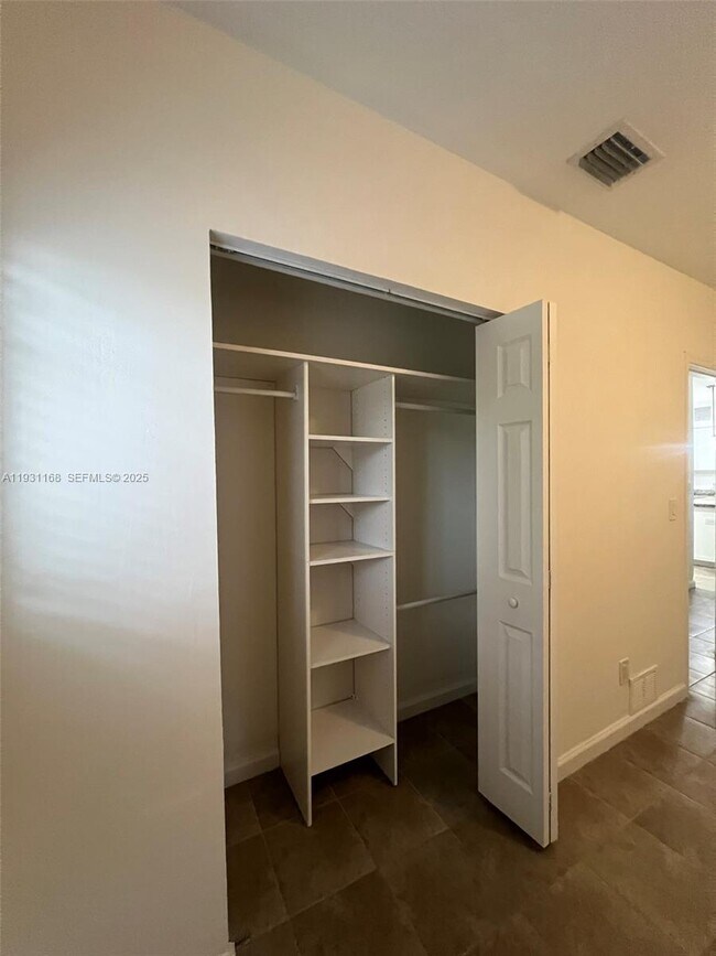 Building Photo - 9030 SW 40th Terrace