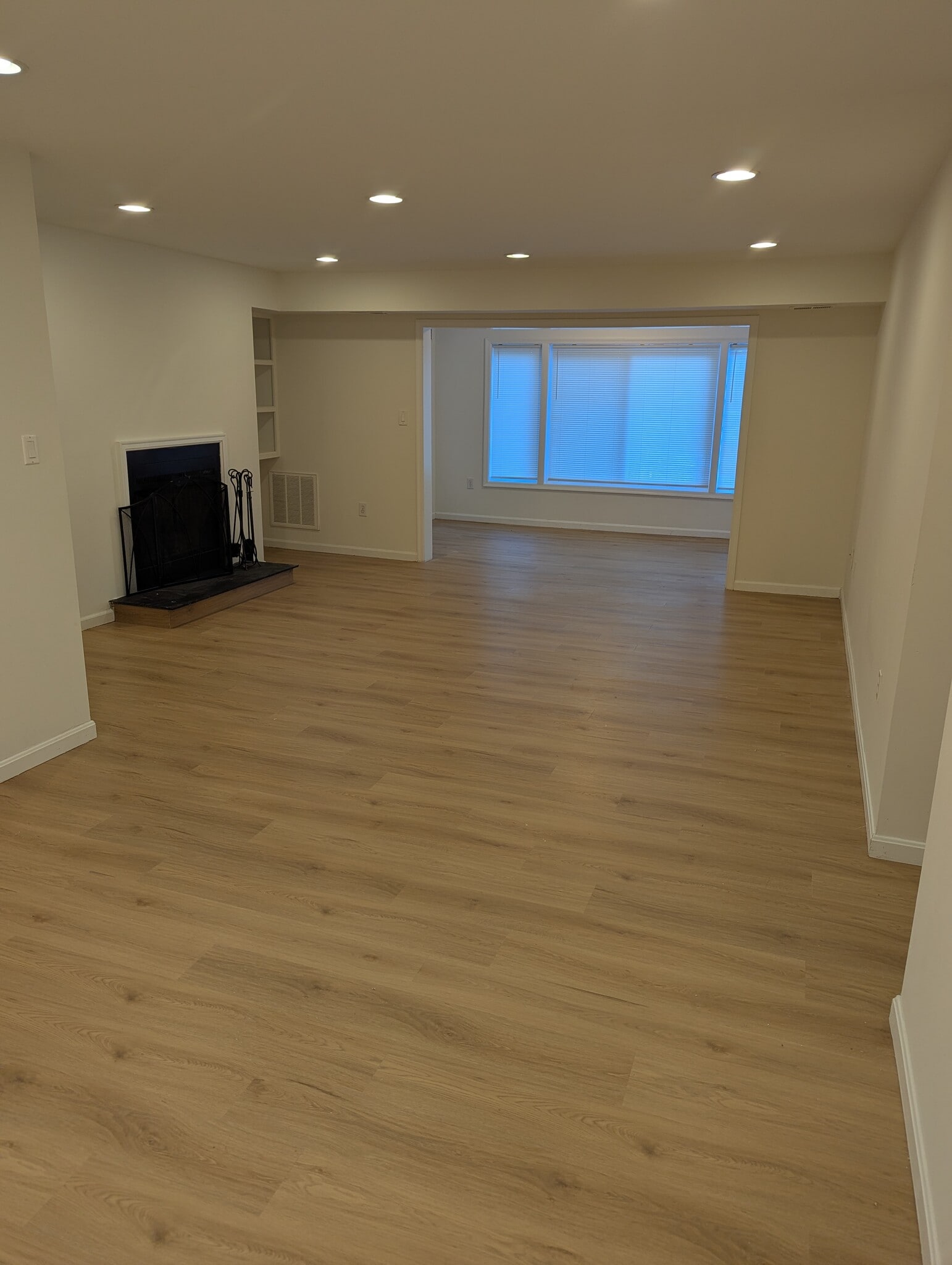 Building Photo - 28 Windbrooke Cir