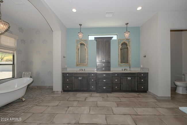 Building Photo - 5861 E Cloud Rd