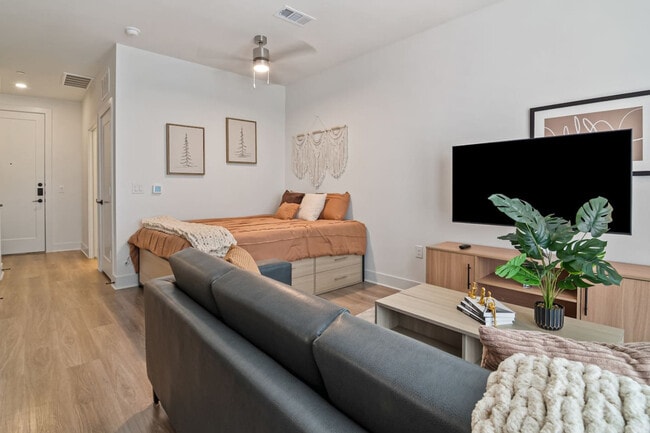 Building Photo - 701 Richmond Ave.