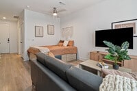 Building Photo - 701 Richmond Ave.