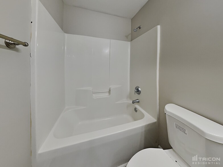 Building Photo - 1521 Clover Ridge Ct