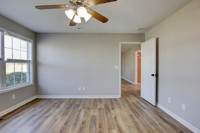Building Photo - 51 Winding Oaks