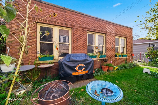 Building Photo - 2045 W Farragut Ave