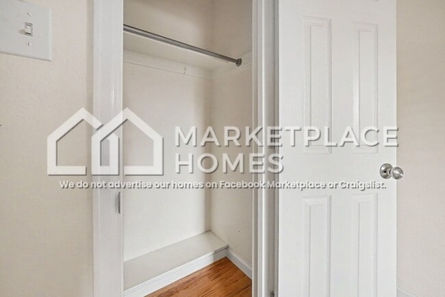 Building Photo - 3610 Oneida St